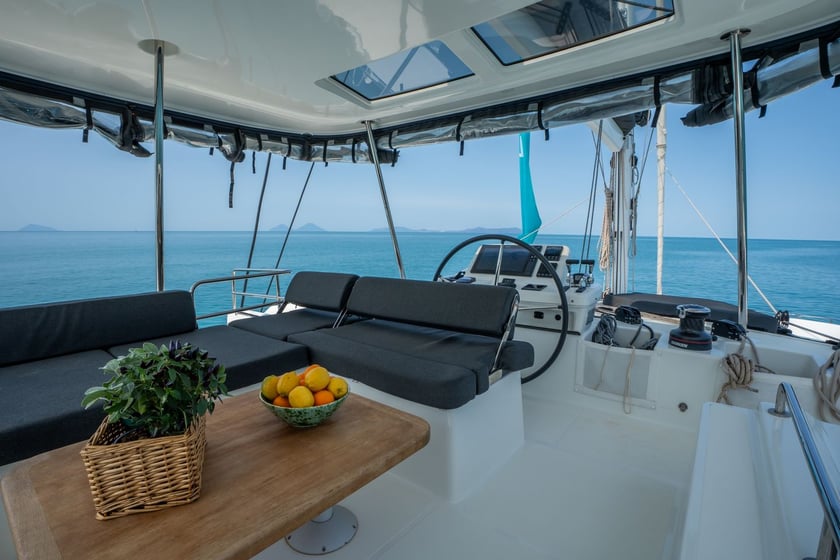 Castellammare del Golfo Catamarano cabina 4  cuccette 8  10  ospiti 15.35 m Numero dell'inserzione: #17309 4