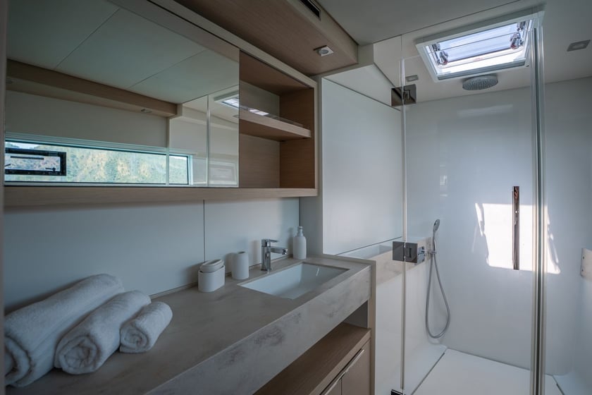 Castellammare del Golfo Catamarano cabina 4  cuccette 8  10  ospiti 15.35 m Numero dell'inserzione: #17309 3