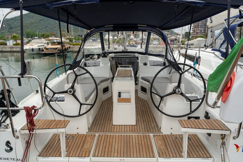 Salerno Yelkenli 3 kabin Konaklama 6 kişi Seyir 6 kişi 10.77 m İlan No: #17310 4