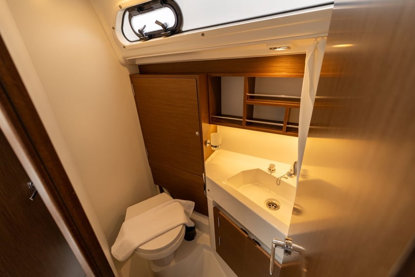 Salerno Yelkenli 3 kabin Konaklama 6 kişi Seyir 6 kişi 10.77 m İlan No: #17310 5