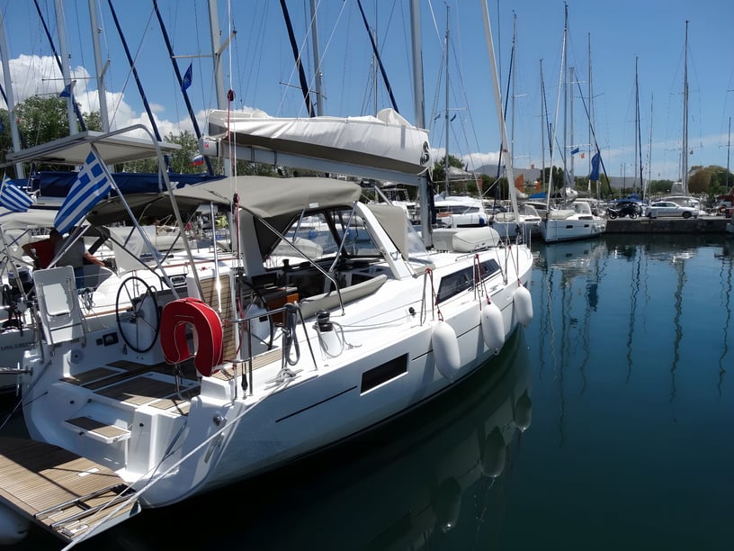 Athens Sailboat 3 cabin 8 berths 8 guests 12.43 m Listing Number: #17315