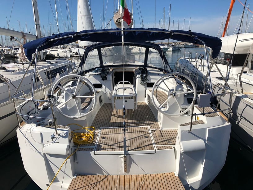 Puntone Zeilboot Cabine 5  12  slaapplaatsen 12  gasten 15.5 m Lijstnummer: #17317