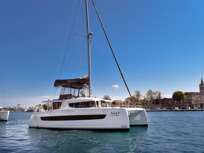 Zadar Catamaran Cabine 5  11  slaapplaatsen 12  gasten 14.36 m Lijstnummer: #17339