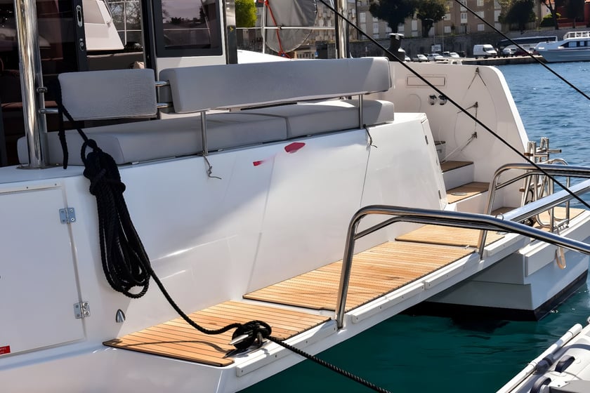 Zadar Catamaran 5 cabin 11 berths 11 guests 14.28 m Listing Number: #17339 5