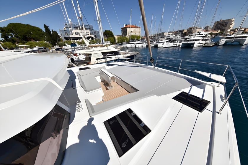 Zadar Catamaran 5 cabin 11 berths 11 guests 14.28 m Listing Number: #17339 4