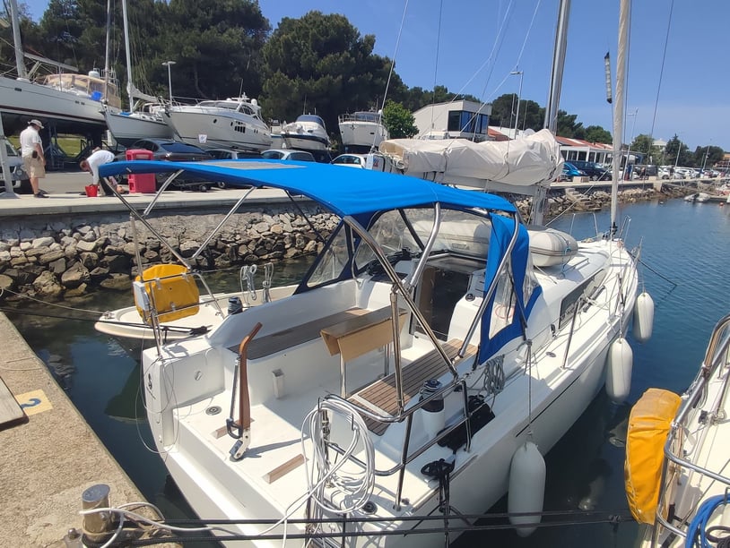 Pomer Segelboot 2 Kabine 6 Liegeplätze 6 Gäste 9.53 m Nummer des Inserats: #17340 5