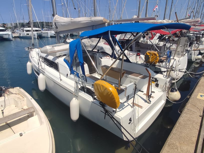 Pomer Segelboot 2 Kabine 6 Liegeplätze 6 Gäste 9.53 m Nummer des Inserats: #17340 3