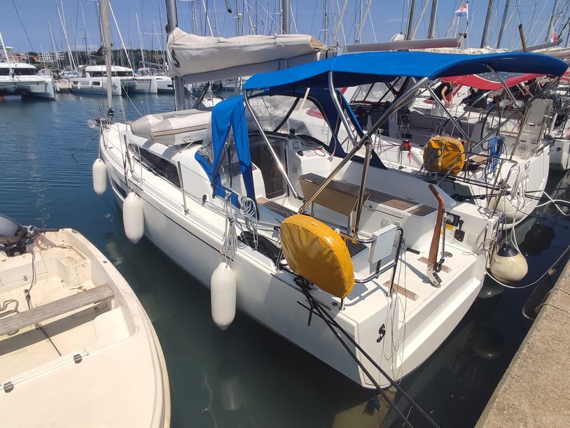 Pomer Segelboot 2 Kabine 6 Liegeplätze 6 Gäste 9.53 m Nummer des Inserats: #17340 4