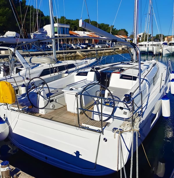 Pomer Segelboot 4 Kabine 10 Liegeplätze 10 Gäste 12.87 m Nummer des Inserats: #17367 5