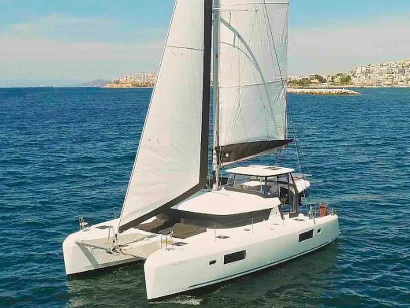 Paros Catamarán Cabina 4  10  literas 10  invitados 12.94 m Número de anuncio: #17387