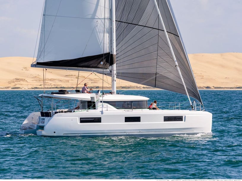 Kos Catamaran Cabine 6  Couchettes 12  Invités 12  13.99 m Numéro de l'annonce: #17390 4