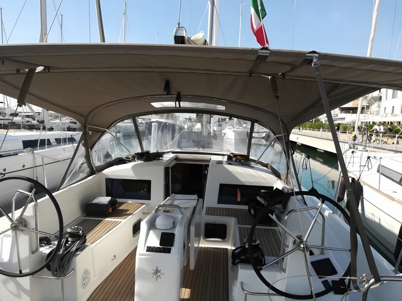 San Vincenzo Zeilboot Cabine 4  8  slaapplaatsen 8  gasten 13.39 m Lijstnummer: #17438 5