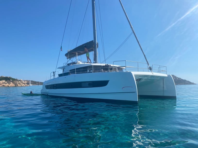 Golfo Aranci Catamaran Cabine 5  Couchettes 11  Invités 11  12.8 m Numéro de l'annonce: #17447