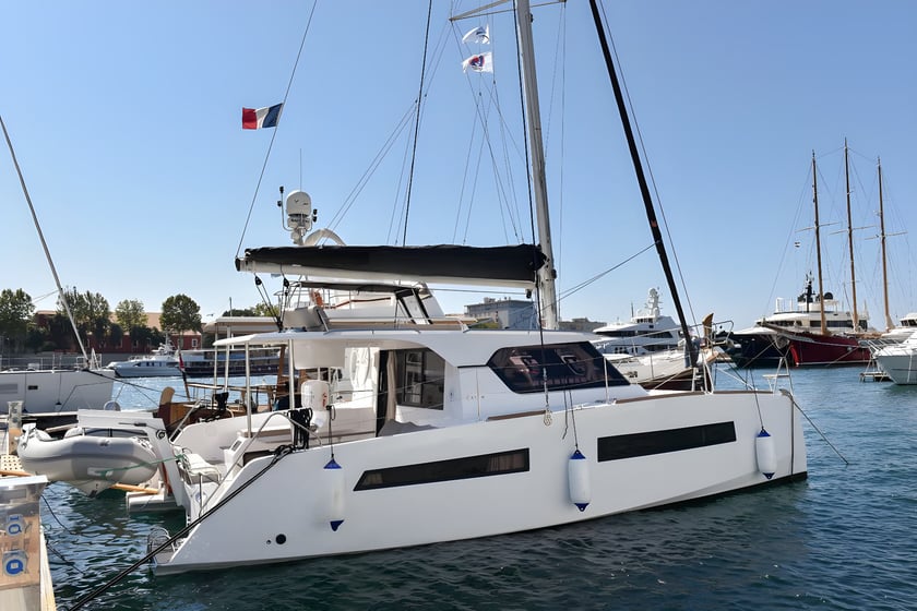 Zadar Catamaran 3 cabin 6 berths 6 guests 9.98 m Listing Number: #17449 3