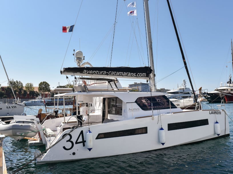 Zadar Catamaran Cabine 3  6  slaapplaatsen 6  gasten 9.98 m Lijstnummer: #17449