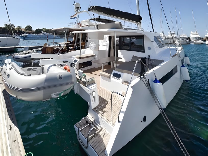 Zadar Catamaran 3 cabin 6 berths 6 guests 9.98 m Listing Number: #17449 4