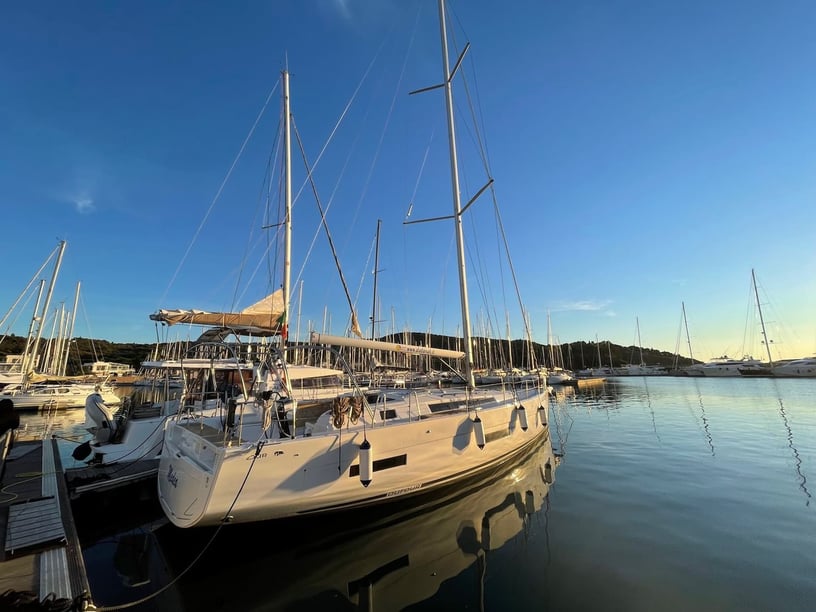 Puntone Sailboat 6 cabin 15 berths 12 guests 16.35 m Listing Number: #17487 5