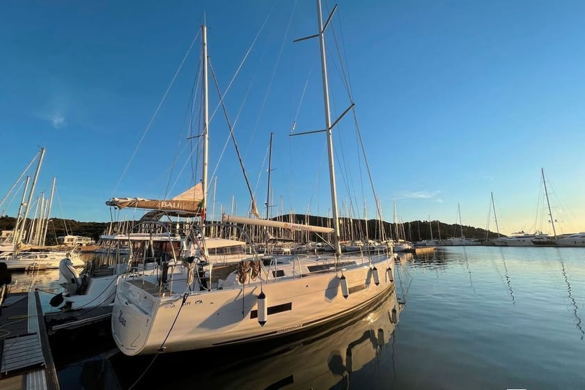 Puntone Sailboat 6 cabin 15 berths 12 guests 16.35 m Listing Number: #17487