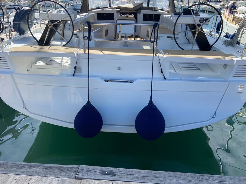 Puntone Sailboat 6 cabin 15 berths 12 guests 16.35 m Listing Number: #17487 4