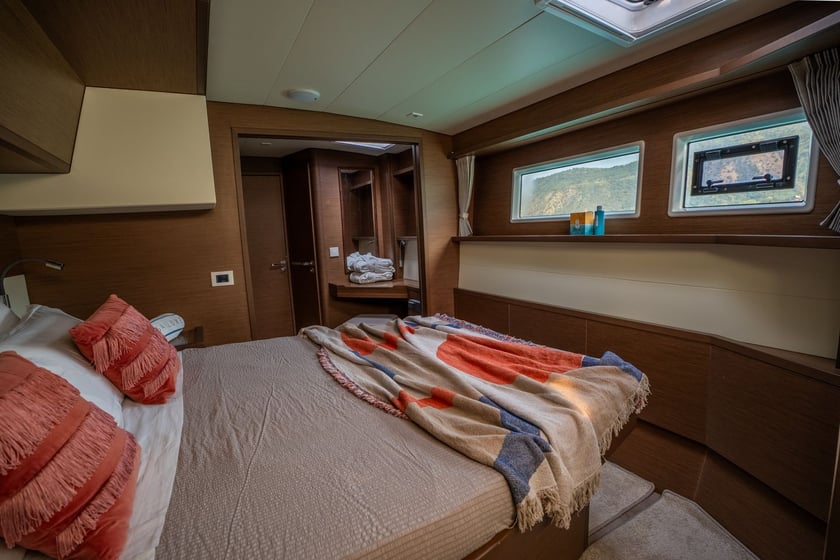 Olbia Catamarán Cabina 4  8  literas 12  invitados 15.85 m Número de anuncio: #17489 5