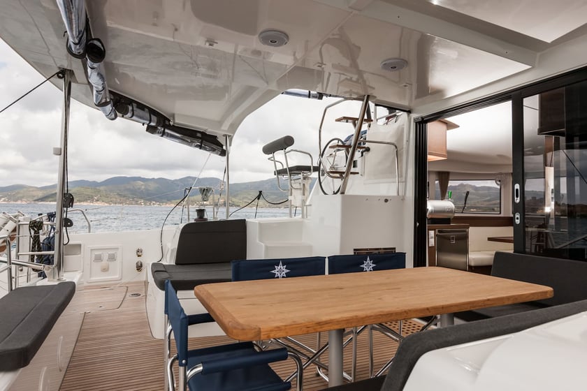 Capo d'Orlando Catamaran Cabine 5  10  slaapplaatsen 10  gasten 12.94 m Lijstnummer: #17497 5