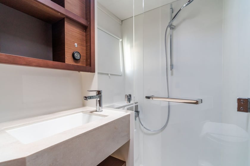 Capo d'Orlando Katamaran 4 Kabine 8 Liegeplätze 12 Gäste 13.99 m Nummer des Inserats: #17498 4