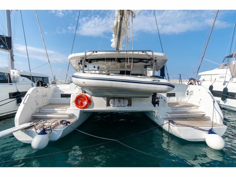 Capo d'Orlando Katamaran 4 Kabine 8 Liegeplätze 12 Gäste 13.99 m Nummer des Inserats: #17498