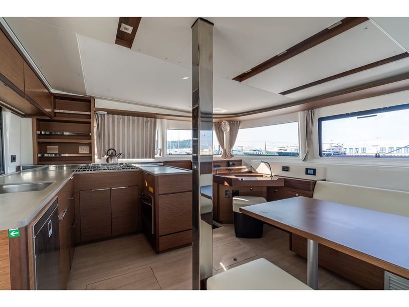 Capo d'Orlando Katamaran 4 Kabine 8 Liegeplätze 12 Gäste 13.99 m Nummer des Inserats: #17498 2