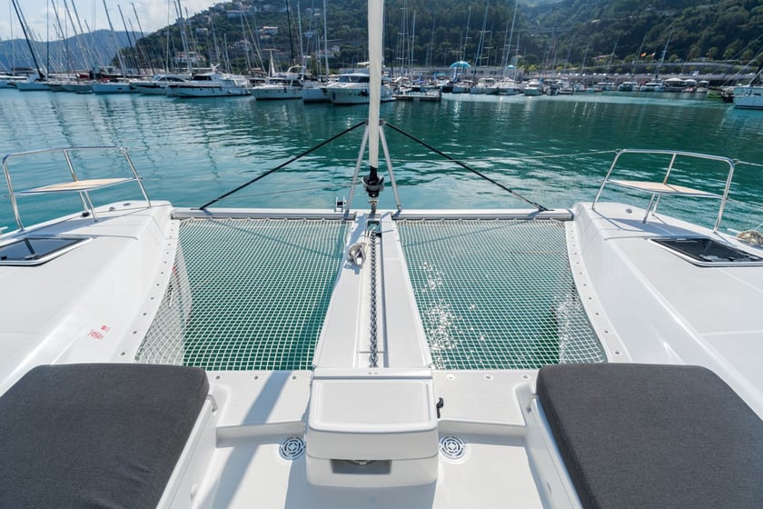 Capo d'Orlando Catamaran Cabine 4  8  slaapplaatsen 12  gasten 13.99 m Lijstnummer: #17503 4