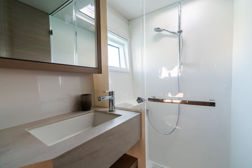 Capo d'Orlando Catamaran Cabine 4  8  slaapplaatsen 12  gasten 13.99 m Lijstnummer: #17503 5