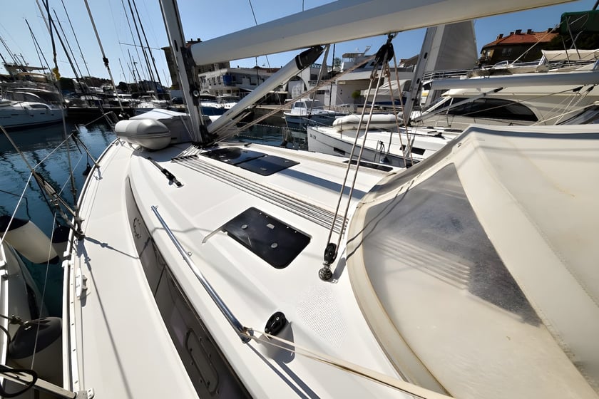 Zadar Sailboat 3 cabin 7 berths 7 guests 12.35 m Listing Number: #17525 3