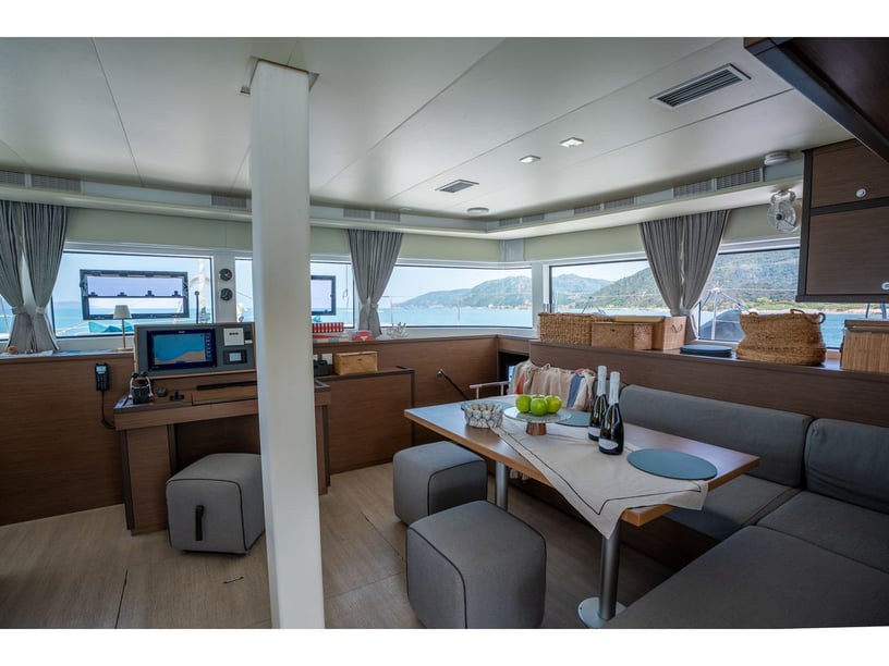 Capo d'Orlando Catamaran Cabine 5  10  slaapplaatsen 10  gasten 15.85 m Lijstnummer: #17535 2