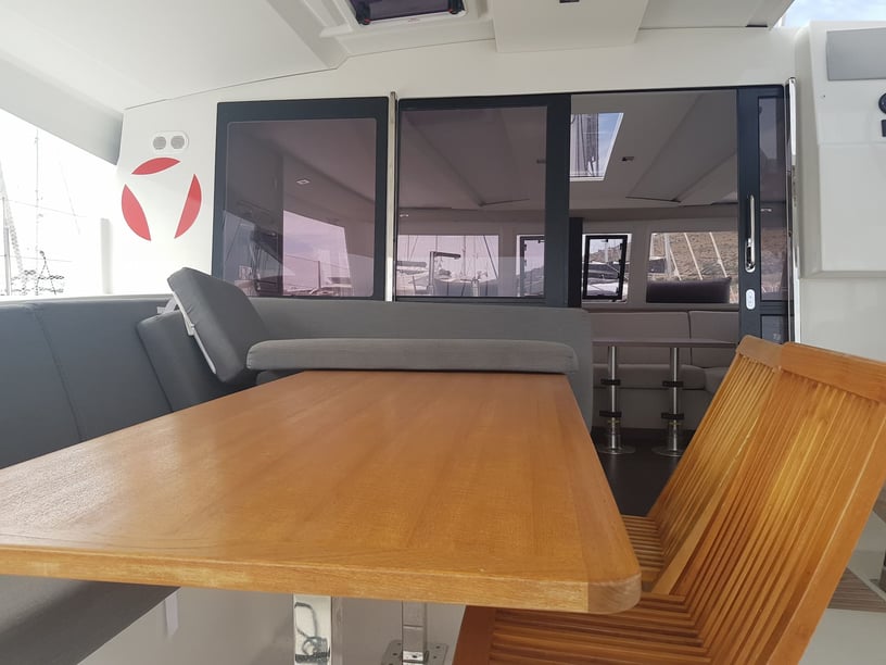 Dubrovnik Catamaran 5 cabin 9 berths 9 guests 11.93 m Listing Number: #17551 5