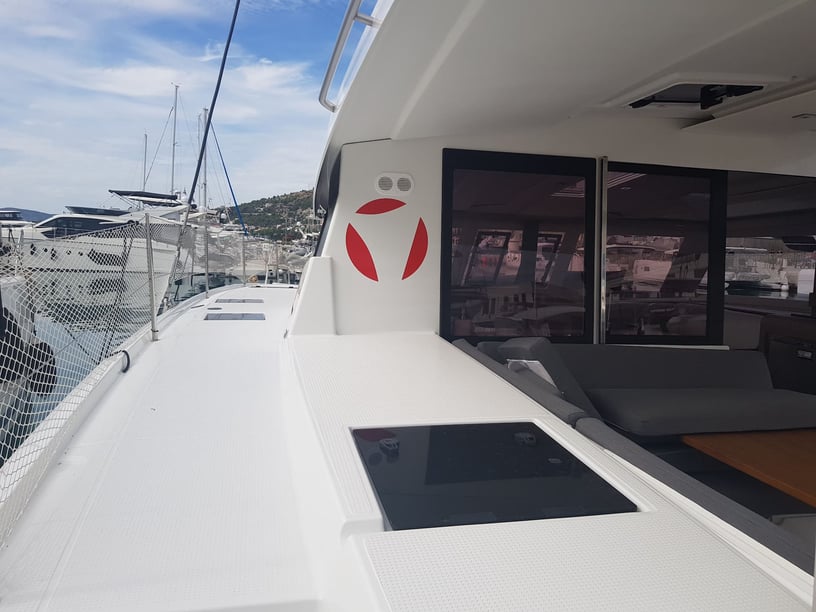 Dubrovnik Catamaran Cabine 5  Couchettes 9  Invités 9  11.93 m Numéro de l'annonce: #17551 3