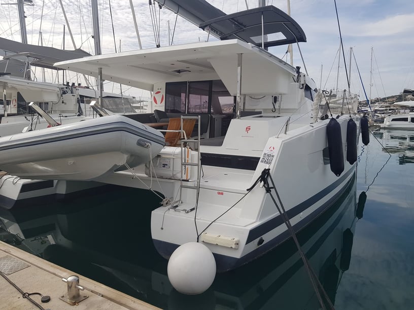 Dubrovnik Catamaran 5 cabin 9 berths 9 guests 11.93 m Listing Number: #17551