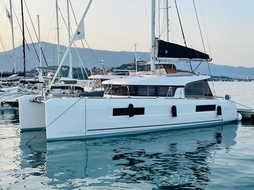 Volos Catamaran 6 cabin 12 berths 12 guests 12.3 m Listing Number: #17552