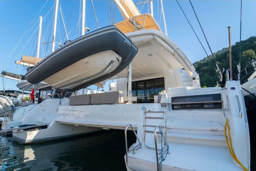 Marmaris Catamaran Cabine 6  Couchettes 12  Invités 12  14.75 m Numéro de l'annonce: #17553