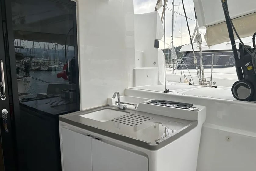 Marmaris Catamaran Cabine 6  Couchettes 12  Invités 12  14.75 m Numéro de l'annonce: #17553 5