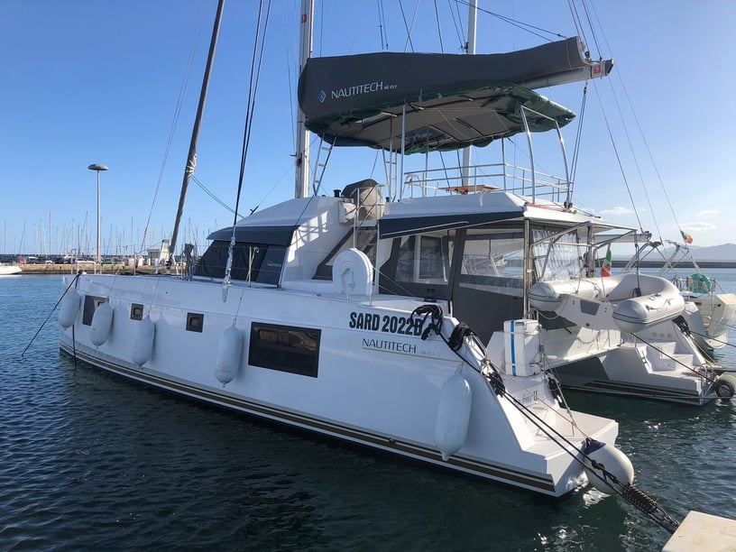 Golfo Aranci Catamarán Cabina 5  11  literas 11  invitados 13.79 m Número de anuncio: #17556