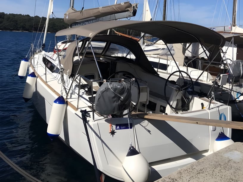 Mali Losinj Zeilboot Cabine 3  8  slaapplaatsen 8  gasten 10.34 m Lijstnummer: #17560