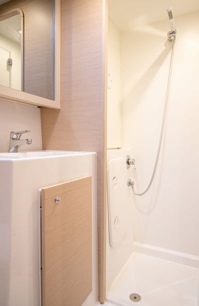 Salerno Catamarano cabina 4  cuccette 12  12  ospiti 12.94 m Numero dell'inserzione: #17572 3