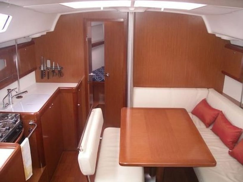 Volos Yelkenli 3 kabin Konaklama 6 kişi Seyir 8 kişi 12.5 m İlan No: #17592 2