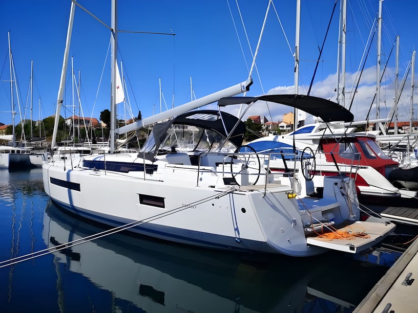 Sibenik Zeilboot Cabine 5  12  slaapplaatsen 12  gasten 14.8 m Lijstnummer: #17602 3