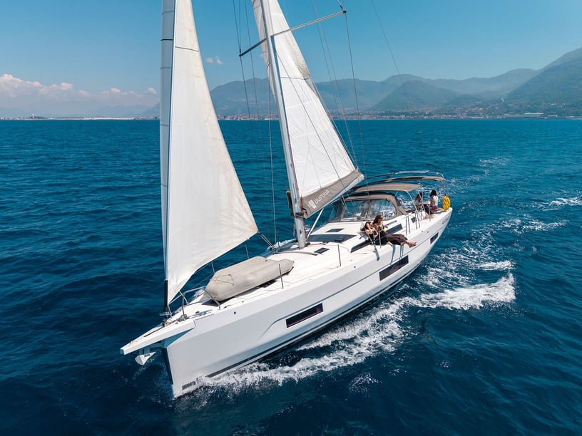 Castellammare di Stabia Sailboat 5 cabin 13 berths 13 guests 14.85 m Listing Number: #17612