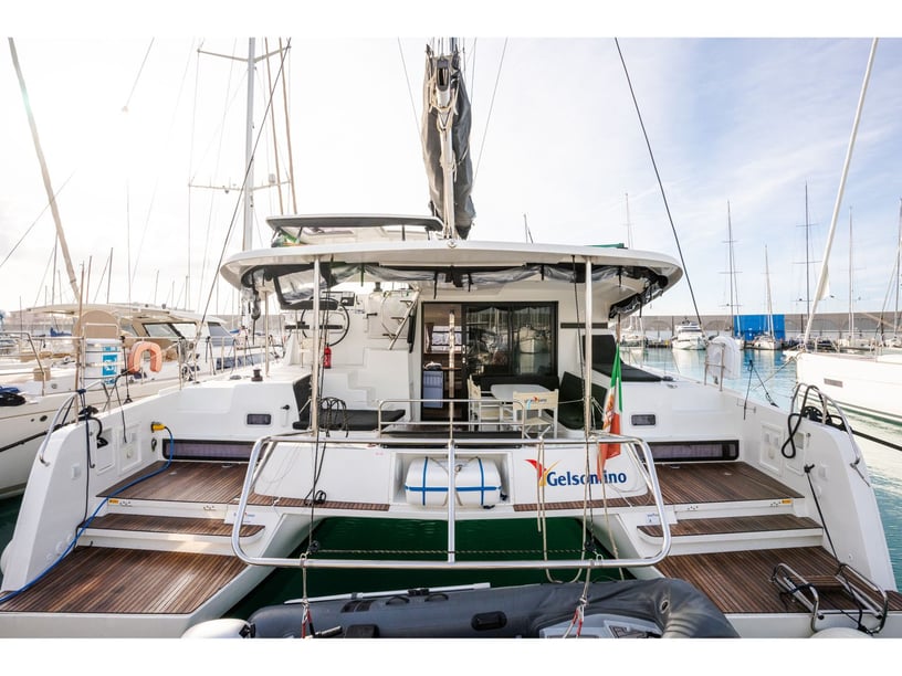 Castiglioncello Catamaran Cabine 4  Couchettes 12  Invités 12  12.94 m Numéro de l'annonce: #17616