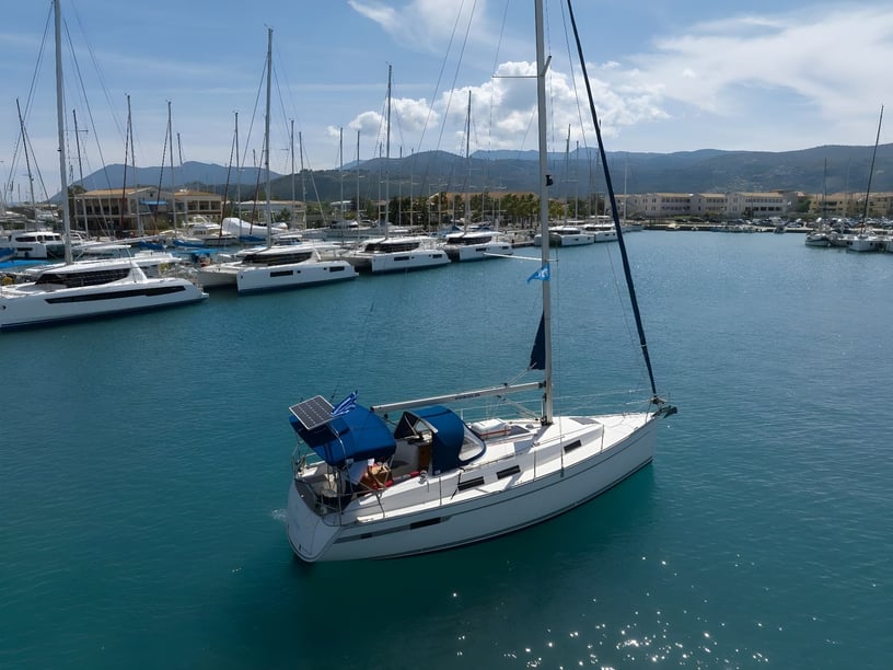 Rodas Catamarán Cabina 6  10  literas 10  invitados 11.74 m Número de anuncio: #17634 5