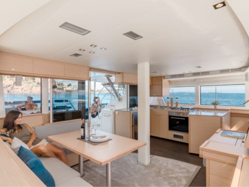 Sibenik Katamaran 5 Kabine 12 Liegeplätze 12 Gäste 15.84 m Nummer des Inserats: #17641 2