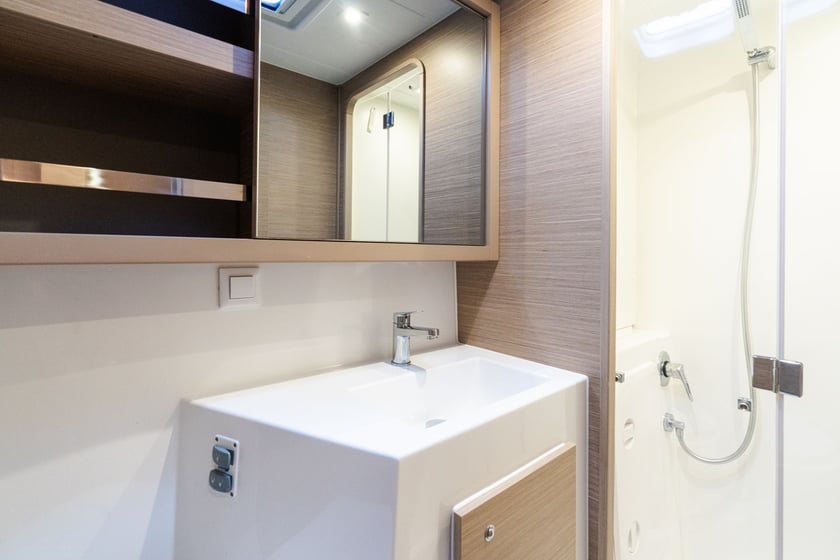 Castellammare del Golfo Catamarano cabina 4  cuccette 12  12  ospiti 12.94 m Numero dell'inserzione: #17644 4