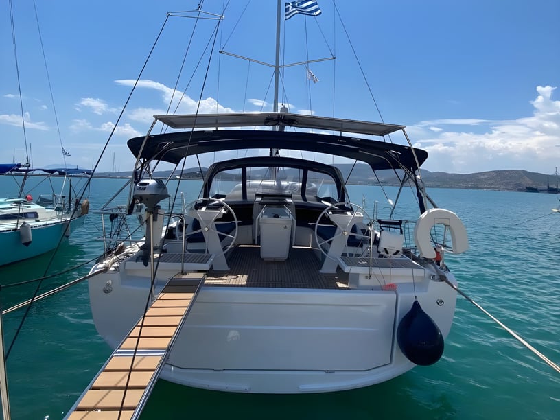 Volos Voilier Cabine 4  Couchettes 8  Invités 8  13.65 m Numéro de l'annonce: #17660