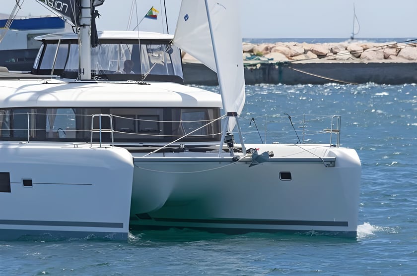 Paros Catamaran 6 cabin 10 berths 10 guests 12.8 m Listing Number: #17668 5